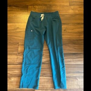 FIGS womens kade bottoms in Caribbean blue. Petite medium